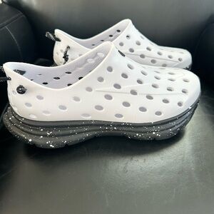 Kane Revive Recovery Shoe.  White and Black.